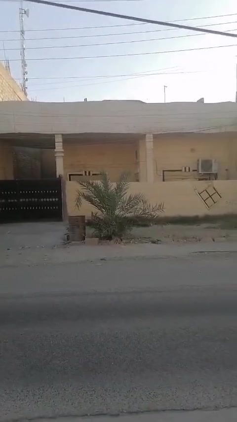 قطعة ارض تجاريه للبيع 

العنوان الرمادي شارع الحاجه فاكره 

طابو صرف 

شارع سايدين تجاري 

وجه 12متر نزال 17متر

مساحه 200متر

باقي التفاصيل بل الفيديو 

الاتصال ‏‪***********‬‏

عنوان المكتب الرمادي خلف العاب السندباد
