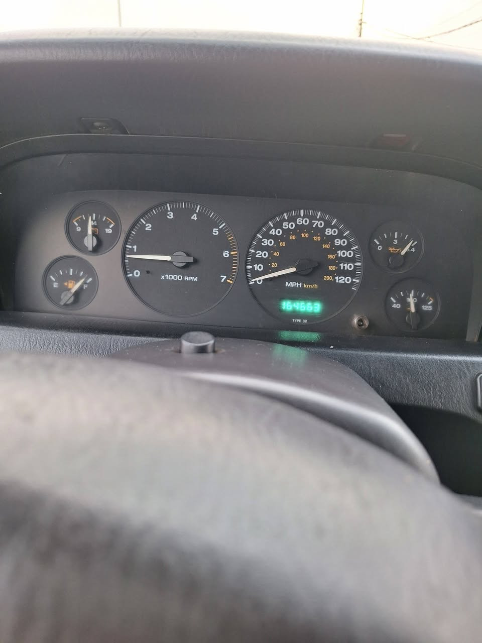 جيب 2001 لمتد  فول مواصفات ماشية ١٦٥   صدر أمامي خلفي اذا تسمع صوت طكه  الك حق   كير محرك جديد لوك حرفيا المحرك صارلة ١٠ ايام مشدود أوربي جديد ٨سلندر 
تبريد تدفئه كهربائيات كلها شغاله  كلوب نقص ماكو  ترايها حيل حلو حيل حيل اقتصاديه بصرف البانزين 
ولاكلوب يشغل بالدشبول  ضفيرة جديدة تشوف بعينك وتحكم   صبغ حزام بدون ضربه قوية بدون دواخل 
سنوية ساقطه اقل من سنة  والهزه قبل اسبوع سويته جديد بشرط التحويل باسم صديقي بنفس اليوم تحولها 
السيارة مصروف عليها تشوف بعينك وتحكم سعرها ٦٨ وبيها مجال مكاني كركوك خلاف كلامي تاخذ كروتك مني 
كلشي موضحلك اقره المنشور وخابرني ***********
