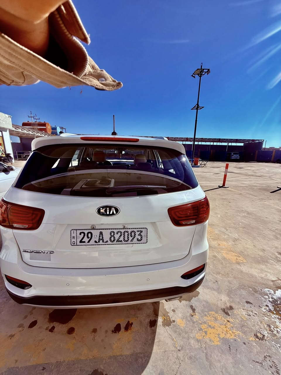 ‏للبيع كيا سورنتو موديل 2019 رقمها واسط مكفولة ماشية 111000 قابلة للزيادة المحرك أربعة سلندر وباقي المواصفات معروفة السعر 210 ورقة وبيها مجال الاتصال على الرقم ***********
