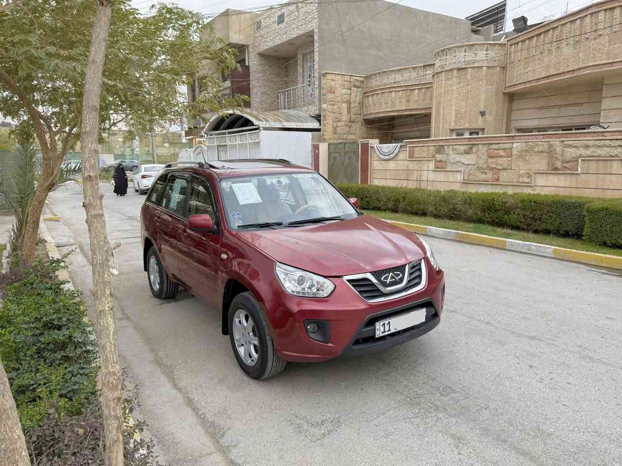 السلام عليكم للبيع شيري تيكو موديل 2014 سياره جديده مكفوله لاضربه ولاتبديل مكينه 2000 وكير مكانيك  كلها على وضع الشركه بأسمي رقم انكليزي تحويل مباشر تخم تاير جديد صدر امامي وخلفي جديد كهربايتها كلها تشتغل ماشيه 62الف حقيقيي  الرقم ***********العنوان بغداد شراي يتصل
