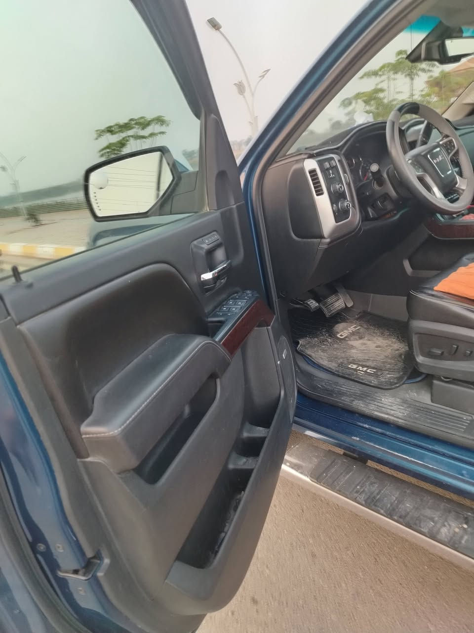 سلام عليكم جمسي اسيره موديل 17باب طويل وبدي قصير فول مواصفات حساسات اماميه وخلفيه  تنته جامه خلفيه سلايت كشن منفصل فورويل رقم سليمانيه مكان عامريه لفلوجه كهربائيّ كله شغاله ***********
