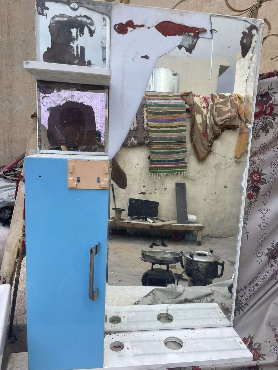 ا
سلام عليكم ورحمة الله وبركاته غراض للبيع كلمن وسعره رجأ رجأ مو شراي لا طب خاص تعليق ما أجاوب الشراي يجي خاص أو يتصل شكرا للجميع ***********
