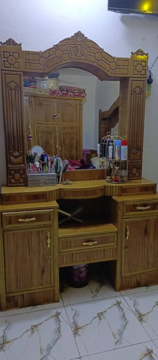 غرفة ام خمسه صارله شهر مستعمله للبيع قفل ٩٠٠***********
