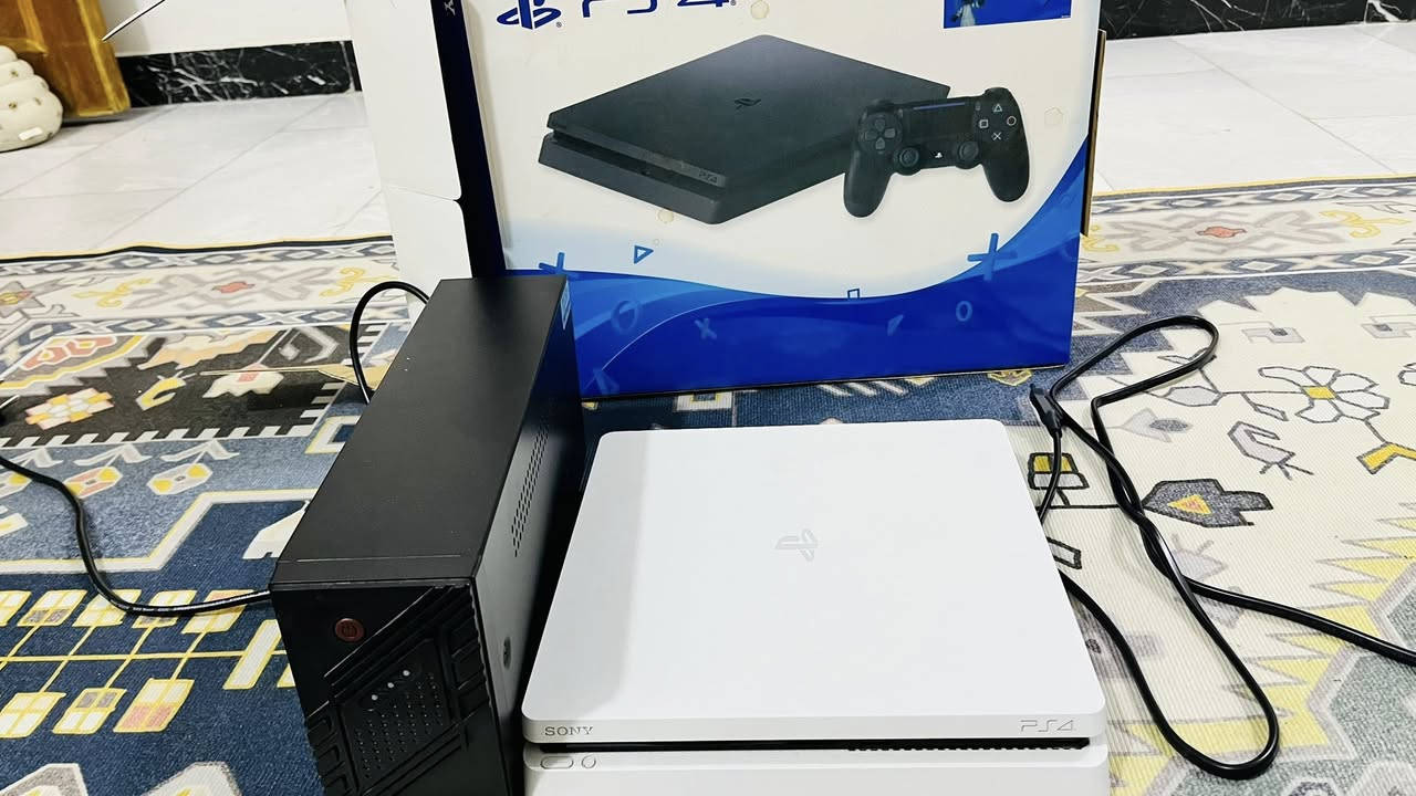 السلام عليكم ps4 مهكر يدات وحده اصليه وحده تجاريه ويه Ubs850v وذاكره 500GB لوك ستيكر نضافه 100/100 السعر 400الف تواصل ***********
