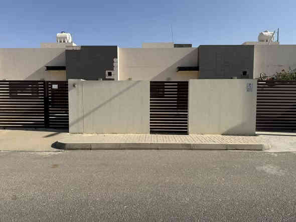 دار للبيع طابق واحد 200/م مجمع السلطان السكني 
موقع الدار مرحلة أولى سنتر المجمع 
موقع مميز جدا 
بي قرض عقاري/45 مليون دينار 

النجف الأشرف 
مكتب الذهبي 
احمد ابو طيبة ***********

سيد مصطفى الموسوي/***********
