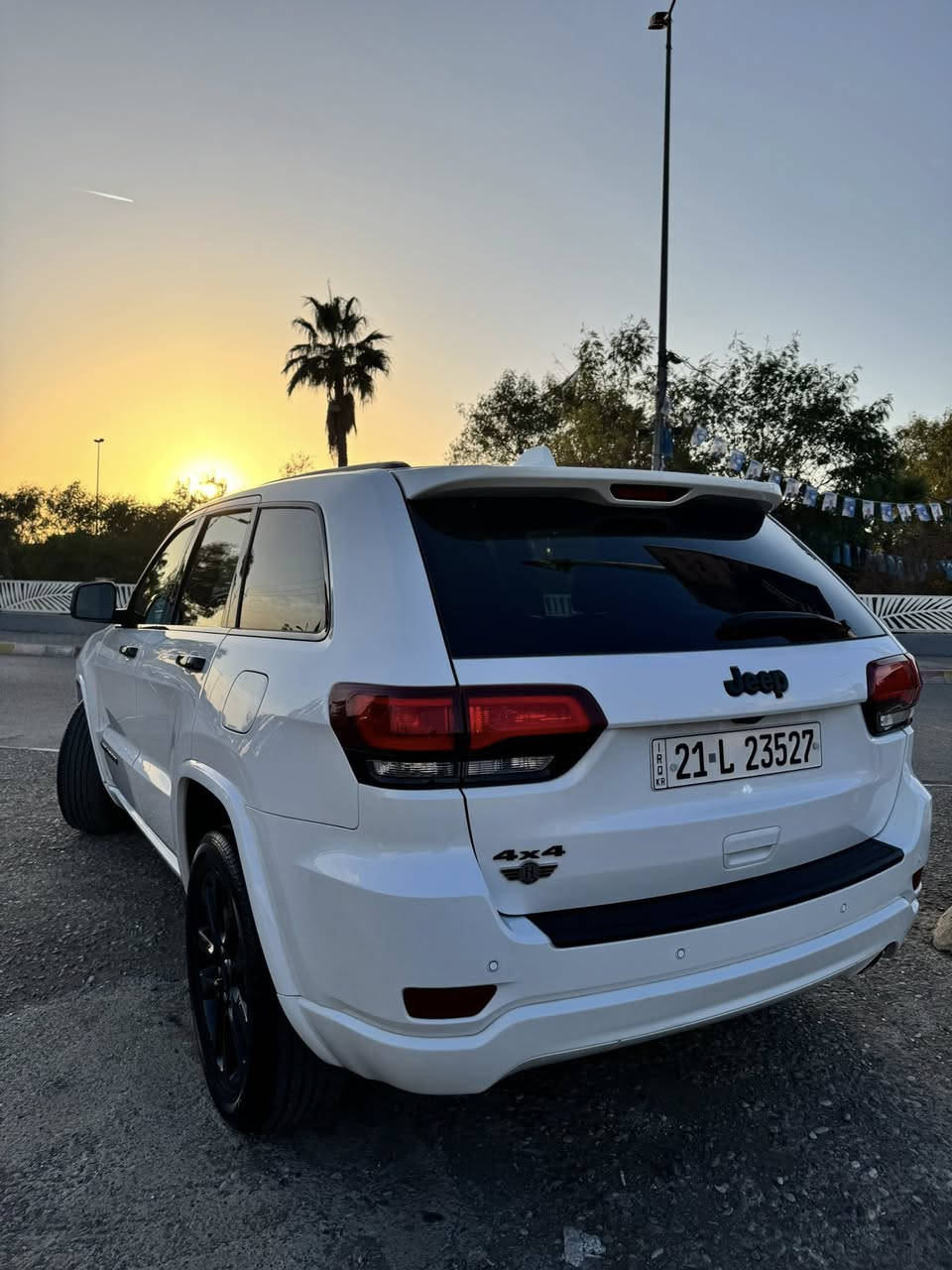 جيب بلاك توب موديل 2019 ضررها بس جاملغ مثل ما موضح بل صورة بدون دواخل وبدون ايرباك السياره ماشية 78 ميل مواصفات بلاك توب معروفه رادار جانبي ورادار خلفي وكشنات تدفئة ولاستيرن تدفئة وصندوك شفط وبيها بعد موصفات عليها تايرات ياباني سياره مسويلها ادامه كامله ولا كلوب يشتغل بل شاشة جاهزة من كل نواحي وصورة السونار مرفق مع الصور والسعر 255 وبيها مجال بسيط للأستفسار رقم 📞/***********
