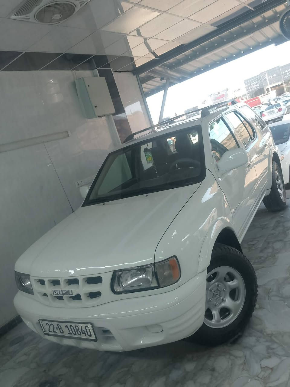 ازوزه موديل ٢٠٠٢ محرك ٦ سلندر مكفول رقم اربيل دولي اباسمي هزه براد كلها جدد تحويل او وكاله حاضر سياره ابلاديه مال جناي السعر ٦٩ وبيها مجال *********** و ***********
