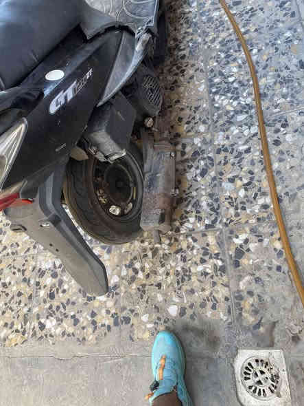 دراجه ماعرف اسمهه للبيع دراجه شغاله بس ينرادلهه سالنسه تعبانه و تانكي البانزين مزروف مكاني بغداد البلديات رقم ***********
