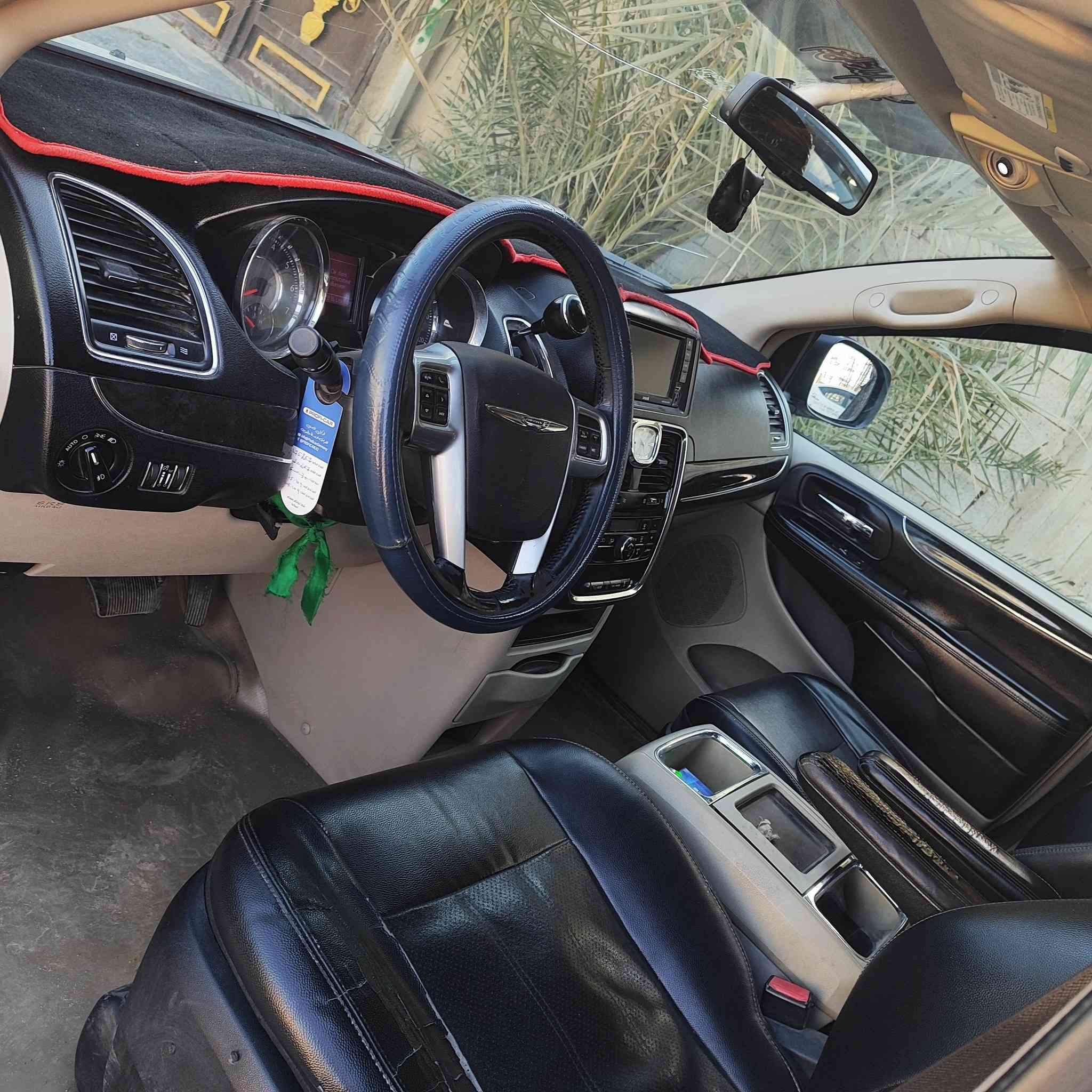 السلام عليكم دوج كرفان كرايسار موديل 2012 مواصفات فول شاشه كامره خلفيه حساست خلفي  امامي كهربائية فول شغال بواب كهربائية جنطه كهربائية تحكم ستيرن جهتين شاشه قلاب كشن كهربائي كشنات جلد سبعة 7 راكب تبريد 3قطع حداديه خلفي امامي جديده كهربائية فول شغال ابسمي شخصين بيه جوملغ خلفي بدون دواخل سعر 145 العنوان كربلاء سياره جاهزه ***********
