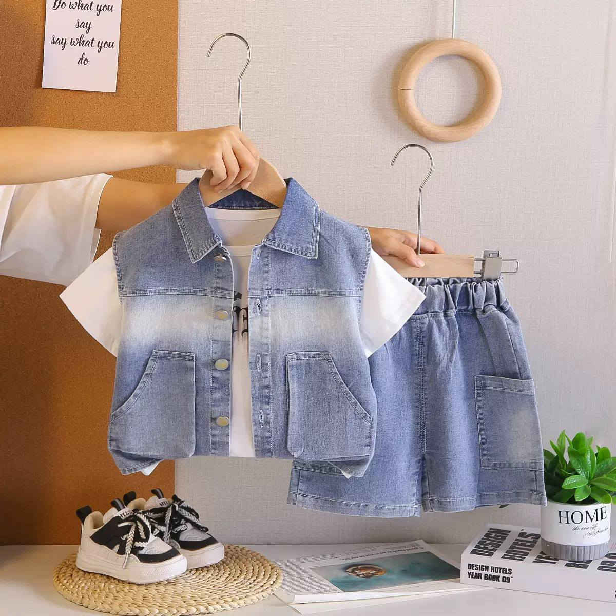 طقم ولادي 3 قطع كوري ❤️‍🔥 السعر 15 
قياسات سنه لحد5سنوات 
أزياء علاوي ناصريه قضاء قلعة سكر 🏰 قرب مجمع ورزدي مقابيل نساتل القلعة


**إذا كنت صاحب هذا الإعلان وتريد حذفه لأي سبب، رجاءا أرسل رسالة إلى الدعم الفني**