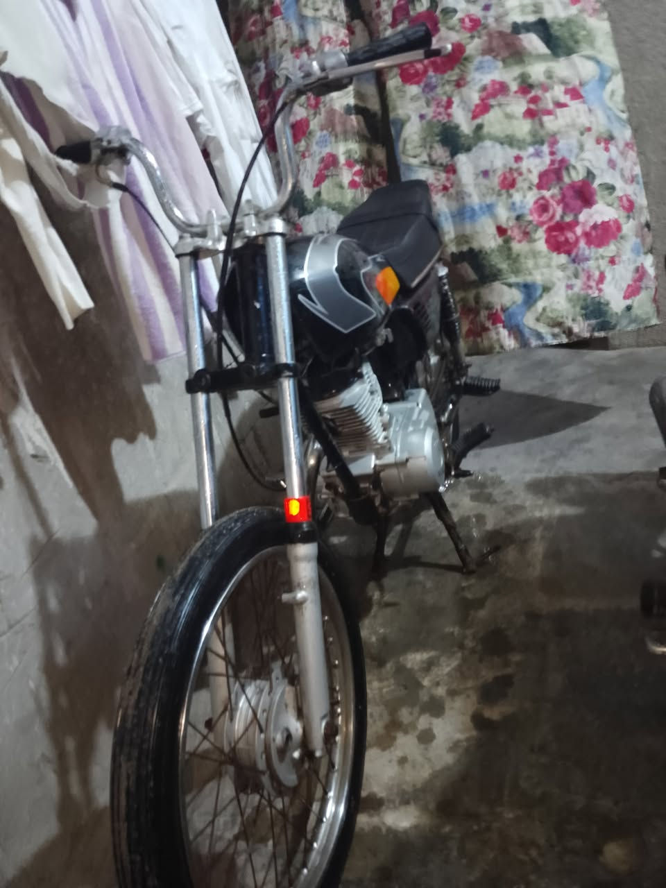 السلام عليكم دراجه انتنس موديل 20 كلك كلك للبيع دراجه حلوه وناعمه شلعه تشك الكاع  دراجه يرادلها فلنجه بس شاصي نضيف لاعواج لا لحيم السعر 400 وبيه مجال قليل مكان بصره معقل رقمي ***********
