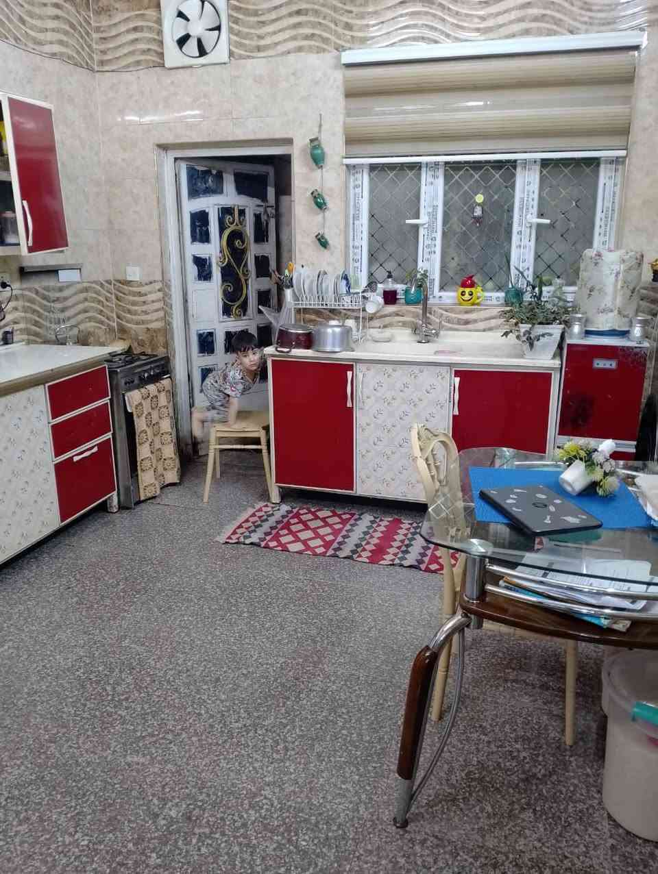 دار للبيع طابق واحد المساحة ٧٥ متر واجهه اربعه اله ربع ونزال ٢٠ 
يحتوي على صاله وحولي وحمام وغرفه نوم ومناور عدد 2  وبيتونه وسطحين 
الموقع حي الجهاد الاساتذة قرب الاربع شوارع  مال مجمع السلام السكني 
السعر 140 مليون وبي مجال 
الاستفسار واتساب ***********
