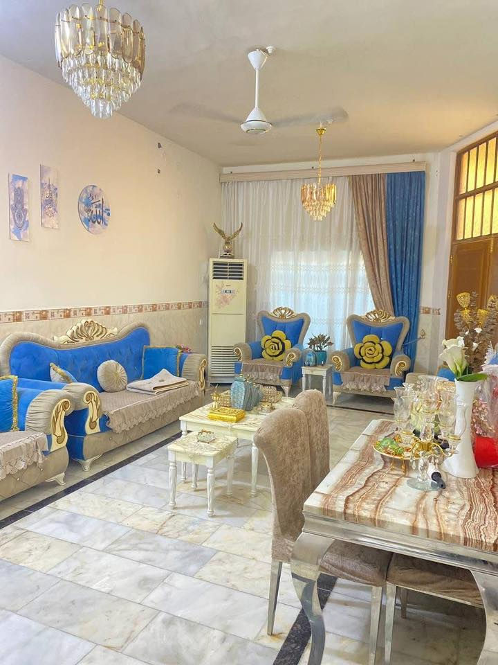 دار للبيع
كفاءات حي الوحدة مساحة ١٥٠م مطلوب مبادرة المصرف العقاري
الواجهة ٧ ونص والنزال ٢٠ 
الطابق الاول : مطبخ واستقبال وهول داخلي وغرفه نوم وصحيات ٢ منعزلات 
الطابق الثاني : غرفه نوم وصحيات وهول داخلي وسطح فارغ يصلح مستقبلا غرفتين اضافيات
للاستفسار :
***********
***********
