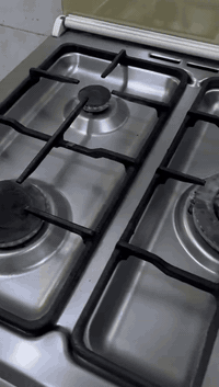 طباخ الماني جديد ونظيف خمس مشاعل وثلث أفران فرن منهن كهرباىي بسعر 450 وبي مجال نظيف سعره بالسوك مليون العنوان حي بغداد بعد علوة المخضر للأستفسار ***********
