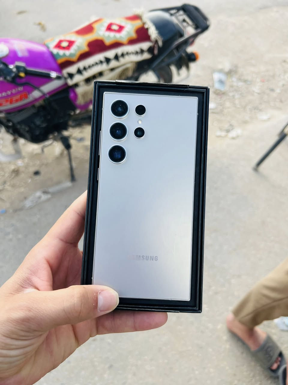 اس 24 اللترا دبل شريحة بعده بورقه الضمان 
عربي شرق الاوسط مكفول كفاله عامه 
الذاكره 256 وتر بروف ممفتوح 
مع ملحقاته السعر مليون مجاله جدا قليل 
النجف الاشرف


**إذا كنت صاحب هذا الإعلان وتريد حذفه لأي سبب، رجاءا أرسل رسالة إلى الدعم الفني**