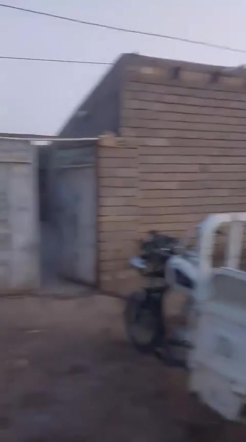 السلام عليكم مكلف بالنشر
بيت للبيع بحي الفلاح قريب على البراز مساحه 250  بي غرفتين وصاله وديوانيه خدمات كهرباء مولد ماي كله متوفر السعر ٣٨ او مراوس بقطعه طابو 
رقم ابو البيت ‏‪***********‬‏
