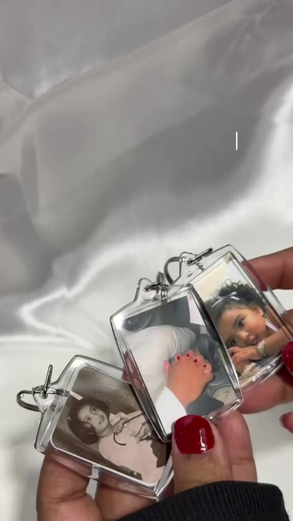 مدالية يصير بيها صورتين بسعر 2500
للطلب خاص


**إذا كنت صاحب هذا الإعلان وتريد حذفه لأي سبب، رجاءا أرسل رسالة إلى الدعم الفني**