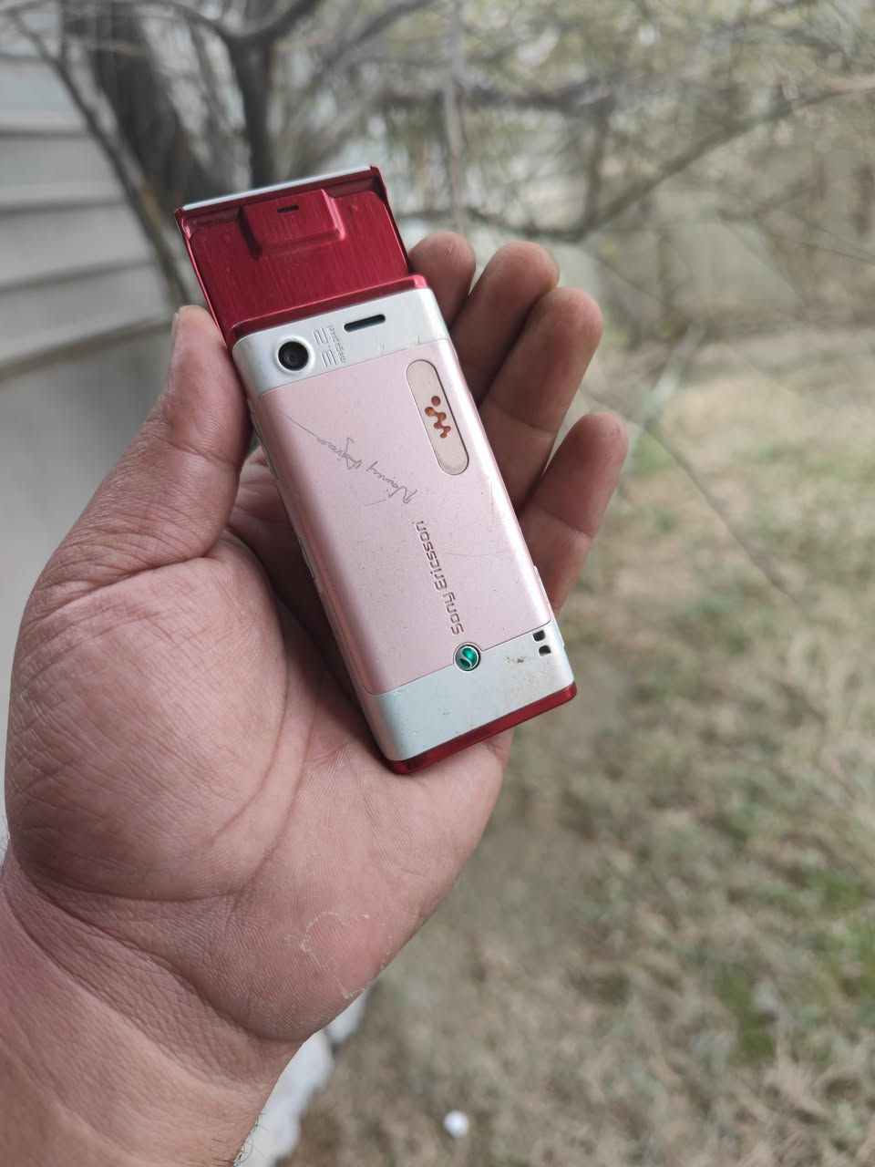 للبيع سوني اريكسون سلايت اصلي مع بطاريتين 
***********
