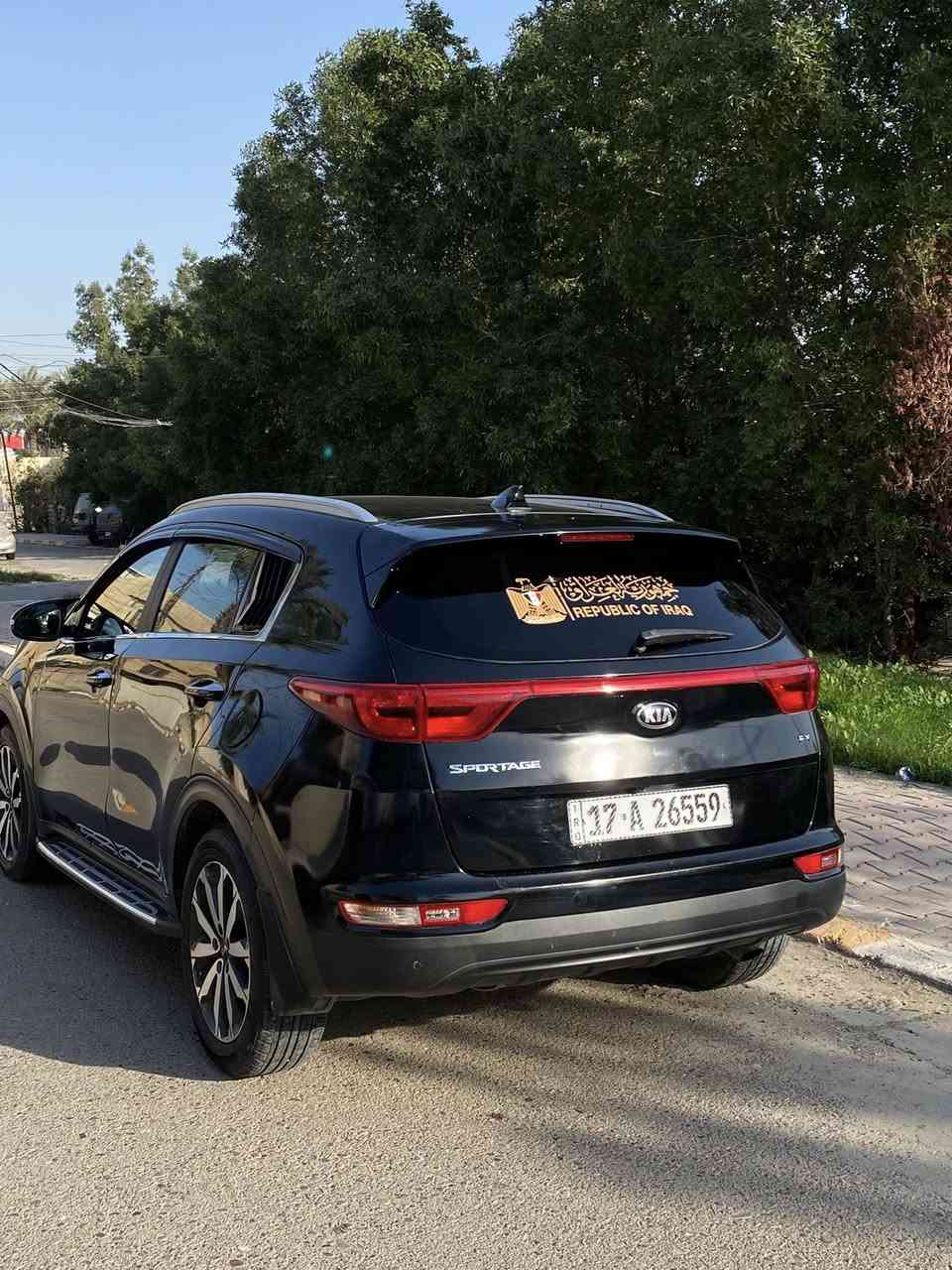 السلام عليكم للبيع سبورتج 2017 وارد امريكي فول مواصفات للاخير 1/1 رقم مثنى مشروع وطني ب اسمي تحويل ثاني يوم السيارة جديدة مناقصهة اي شي تخم تاير صدر باتري كلة جديد 

- سعر السيارة : 145 و بيهة مجال بسيط جداً حك الجية ما اكطع سعر بالتلفون ⚠️

المواصفات : 
- بنوراما 
- بصمة تشغيل 
- دخول ذكي
- انارة ترحيب 
- بصمة ابواب 
- سستم صوت هارمن كاردن harmman / kardon
- كشنات كهرباء 
- كشنات تدفئة تبرد 
- تدفئة سترين 
- تحديد مسار
- مثبت سرعة 
- رادارات 5 
- حساسات امامي خلفي 
- صندوق كهرباء 
- انضمة قيادة 
- نضام نزول منحدرات 
- قطعتين تبريد 
- مانع انزلاق 
- اريل نفگيشن 
- شاشة 
- كامرة دوارة 
و هواي بيهة مواصفات السيارة مناقصهة اي شي تريد تحويل او وكالة بنفس اليوم و رجائاً لا تقارن السيارة بسيارة فارغة مابيها مواصفات السيارة فول للاخير اعلى مواصفات بالسبورتج

- رقم الهاتف : *********** 📞

- الحادث : السيارة حافة الغد طخة بسيطة و حافة البنيد و جاملغ و باب السايق صور السونار و صور حادث امريكا عندي 

- مكان السيارة : بغداد / المحمودية - حي الموظفين📍
