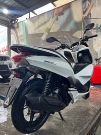 PCXجيل اول ياباني لون صدفي ابيض مكفولة من التاير للتاير كله بلادي   شر...