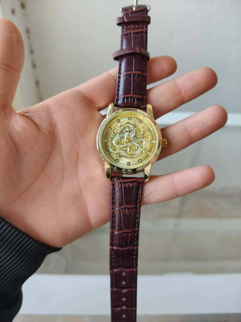 ساعة غريبة وتحفة
منقوشة نقش التنين بالمينا
لامينوس شغال
سير جلد طبيعي
كوالتي عالي ورهيب

خلي سعرك بالعافية عليك 🤎⌚.


**إذا كنت صاحب هذا الإعلان وتريد حذفه لأي سبب، رجاءا أرسل رسالة إلى الدعم الفني**