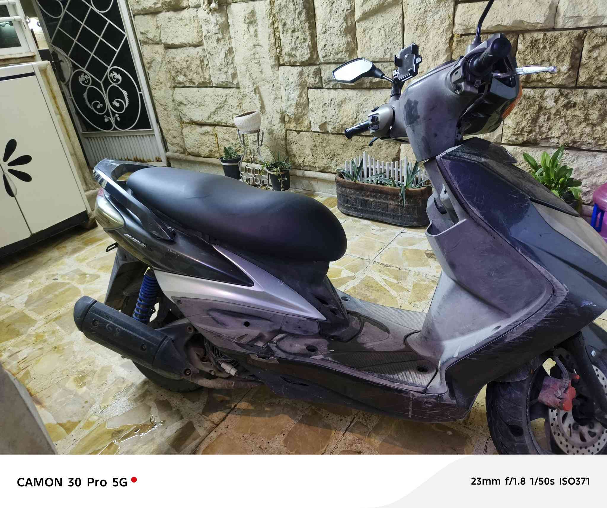 سلام عليكم دراجه سكنس فحل نوزل 
دراجه نكره سلف كامله كلشي مابيها خير من الله مكينه ممفتوحه ابد بس كفراتها مشخطه وكامله كلها 
بغداد الشعب السعر 600 وبيها مجال شويه 
***********
