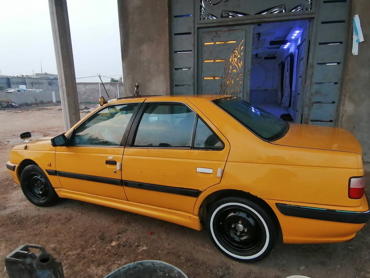 بيجو بارص موديل ١٤ كفاله مسستمه رقم انكليزي مداور ثاني يوم مصفره هيئه وغرامات ماعليه ربع السياره مكفوله من اي شي حداديه امامي خلفي كير محرك تبريد جاهزه منهه للشارع بسعر مناسب بيع مستعجل ٣٣ وبيهه مجال للشراي الاستفسار هاذه الرقم *********** مكان السياره سماوه الكرامه الصفران ال درب ويدلل الشراي وعتذر عن الاطاله
