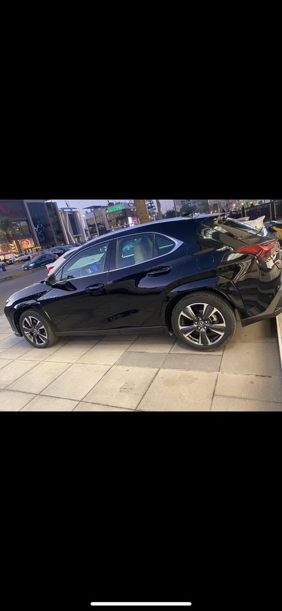 السلام عليكم
اللهم صل على محمد وال محمد

للبيع فقط بدون مراوس 

((Lexus ux 250hybrid 2023))

السيارة محرك حجم ٤ سلندر سعة 2000cc هايبرد 🔋

**فول مواصفات **

ماشية 65000 كيلو نظيفة جداً

حادثها امامي جهة السائق تبديل جاملغ و بنيد فقط لا لغد و لا شاصي

💸السيارة كلش نظيفة طخم تاير امامي قبل اسبوع مشدود ،

سنوية باسمي

رقم بغداد 

🌱ثلاث اوضاع قيادة سبورت ، نورمال ، ايكو 

⛽،رادار  وحساسات وتحديد مسار كله شغال

 تبريد قطعتين

تاخذ بنزين عادي ومحسن

السيارة تاخذها منا متصرف عليها و لا سنت

السعر  207$ 

للتواصل على الرقم بي واتساب ***********
