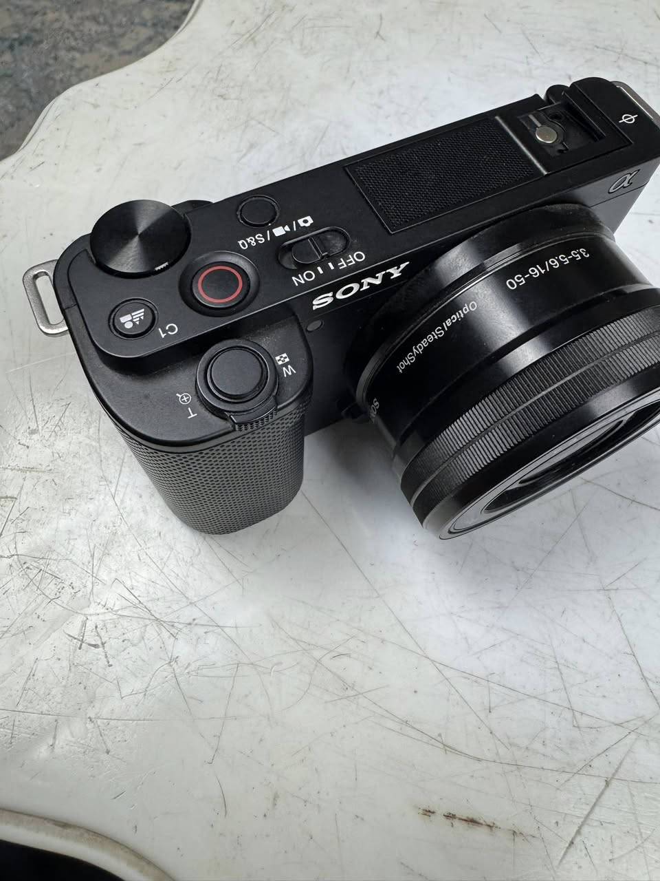 📸 للبيع كاميرا Sony ZV-E10
حالة ممتازة جداً – استخدام خفيف جداً – نظيفة 100%

إذا تريد تبدأ يوتيوب / صناعة محتوى / تصوير احترافي فهاي الباقة جاهزة مباشرة بدون ما تشتري شي إضافي 👇

✨ المواصفات:
 • تصوير 4K احترافي
 • فوكس خرافي مع تتبع الوجه والعين
 • شاشة جانبية متحركة للفلوكات
 • أداء قوي بالإضاءة الضعيفة
 • مدخل مايك احترافي

🎁 الملحقات:

✅ رام 128GB
✅ قاري رامات
✅ الشاحن الأصلي
✅ الكارتون كامل
✅ 🎤 مايك HOLLYLAND (نسخة أولى – متحدث واحد) هدية مع الكاميرا

الكاميرا نظيفة جداً وما بيها أي ملاحظة
جاهزة تشتغل فوراً بدون أي مصاريف إضافية

📍الموقع: (بغداد)
💰السعر: (٩٥٠ وبيها مجال)
📩 التواصل خاص


**إذا كنت صاحب هذا الإعلان وتريد حذفه لأي سبب، رجاءا أرسل رسالة إلى الدعم الفني**