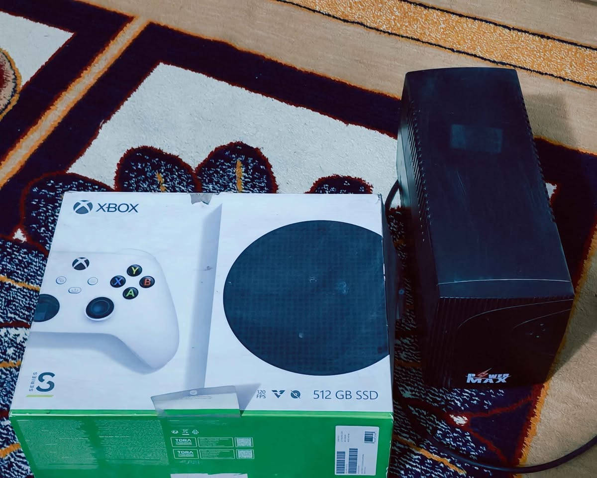 السلام عليكم شلونكم شباب جهاز اكس بوكس

 سيريس إس وياه كارتونة يشبة جديد لامفتوح ولا مصلح

جوستك وحدة وياه قاعة مال شحن 

جهاز بي الألعاب مثل ما موجود بصورة 

وياه يوبي إس يحتاجله فقط بطاريات شغال هوه

سبب البيع بشغل مامتفرغ والله

مكاني بغداد الامين الثانية رقمي ***********بي واتساب بغداد, العراق
