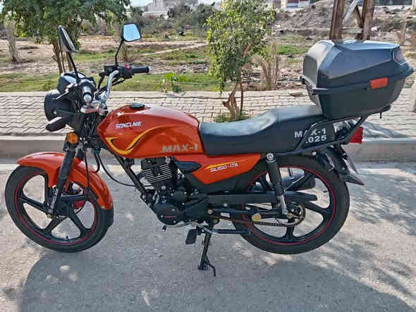 السلام عليكم سونك ماكس موديل ٢٥ وراق سكنر 
كفاله عامه ثالث تبديلت دهب مكينه ١٥٠ ظاقطه وزنجبيل
بدون رجه نعومه فول تايرات جوبلس تشغيل سلف
 السعر ب مليون 150 وبيها مجال العنوان العماره حي الجامعة  رقم صاحب الدراجه ***********
