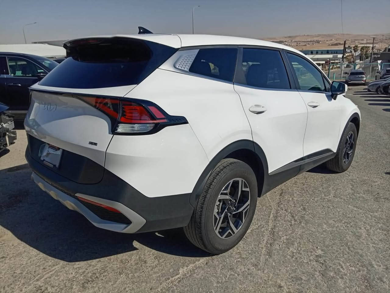 بسم الله الرحمين الرحيم.                                 

نوع السيارة🚘✅ كيا سبورتج.   الموديل2025.     

حجم المحرك🚕🚕🚕2500🚦🚦.                                

السيارة موجود ✅بالاردن  🚗المنطقة الحرة الزرقاء                    

الضرر واضح بالصور ✅بدون ارباك  🚘السيارة تشتغل وتمشي.   

الاستفسار او التصال او واتساب على الرقم  ***********             

او مراسلة واتساب على الرقم الاردني 00962797080658. 

عنوان المعرض🛣️🛣️⬅️شارع 18 شمال المنطقه  الحرة🚗🚗🚗.     
  
 ملاحظة🚗🚕🚘🌹🫶اعمل متابعة يوصلك كل ماهو جديد✈️🏎️🚗.    

ملاحظة السيارة ✅🌹بدون اي صبغ وكلير✈️✈️🚗🚗🚘🚕✅🫶
