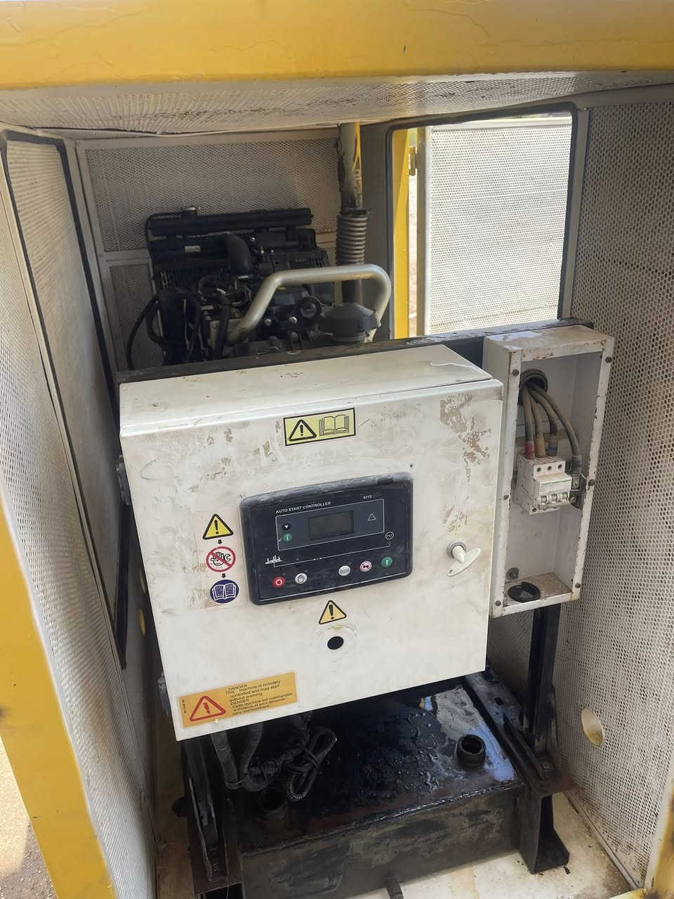 السلام عليكم ورحمة الله مولد منزلي 45 kva  صافي حمل 120امبير للبيع بحالة ممتازة  نوع بيركنز بلاد ممفتوح بيها برغي انكليزي اصلي  للاستفسار هاتف 📱 ***********
