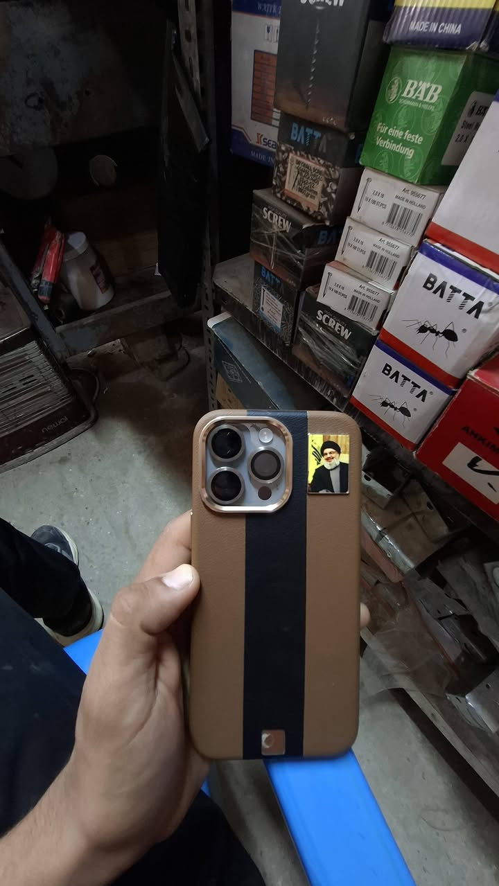 السلام عليكم
ايفون 15 برو ماكس 
الون تيتانيوم 
ذاكرى 256
بطارية 90 ابلادية 
نموذج m
الجهاز شرق اوسط 
شاحنة اصلية فقط تجي ويا الكارتونة ضايعة 
للستفسار الاتصال ***********
مكاني بغداد
