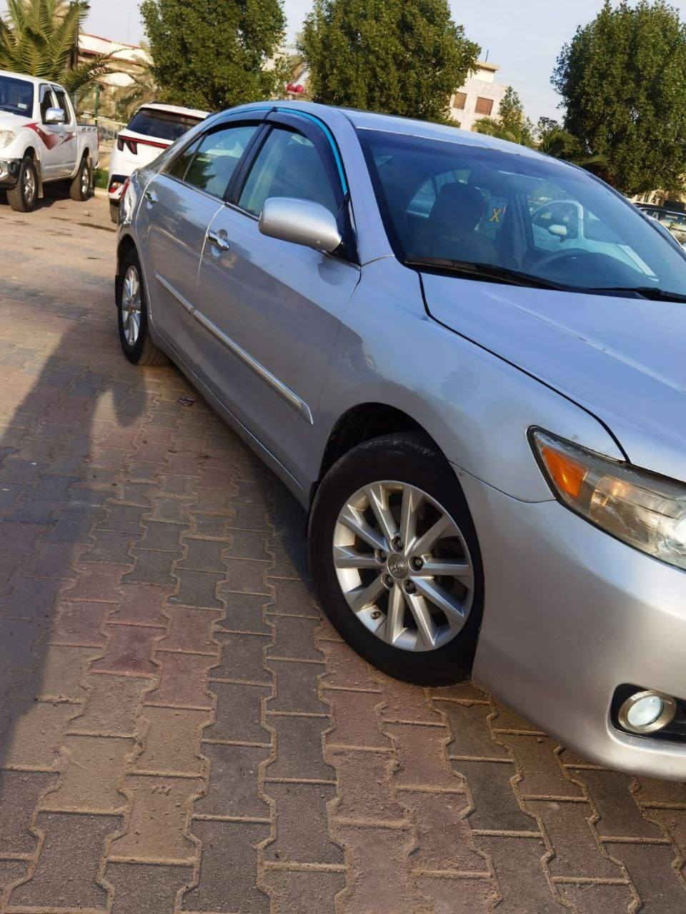 السلام عليكم ( للبيع ) 

تويوتا كامري موديل 2009 محدث بجم 2011  اخت الجديده 

محرك 4 سلندر 2400 كير جدد خير من الله  رقم انكليزي باسمي17 شرط التحويل يعني وين مايعجبك اتحول بأي محافظه  

 وارد امريكي حادثها جاملغ امامي فقط صبغتها حزام ع ايدي على اثر جراد بدون معجون اوضربه 

  مواصفات :- شاشه جبيره / كاميرا خلفيه / بلوتوث رام خزن / تحكمات جهتين 

صدر ورا وكدام مبدله جديد تخم تاير جديد باتري قبل اسبوع شديته جديد جامها كهربائياتها سنتر لوك كله بشرط شركه سياره مال جناي وين مايعجبك اطلع وترايها مال جديده لا تسمع صوت ولاطكه ولا وحيف واما السرعه فعباره عن صاروخ🚀  

العنوان:-بغداد/قرب مرور الكاظميه 
السعر :- 97 ورقة 
الاتصال :- ***********

وبالعافيه على صاحب النصيب ❤
