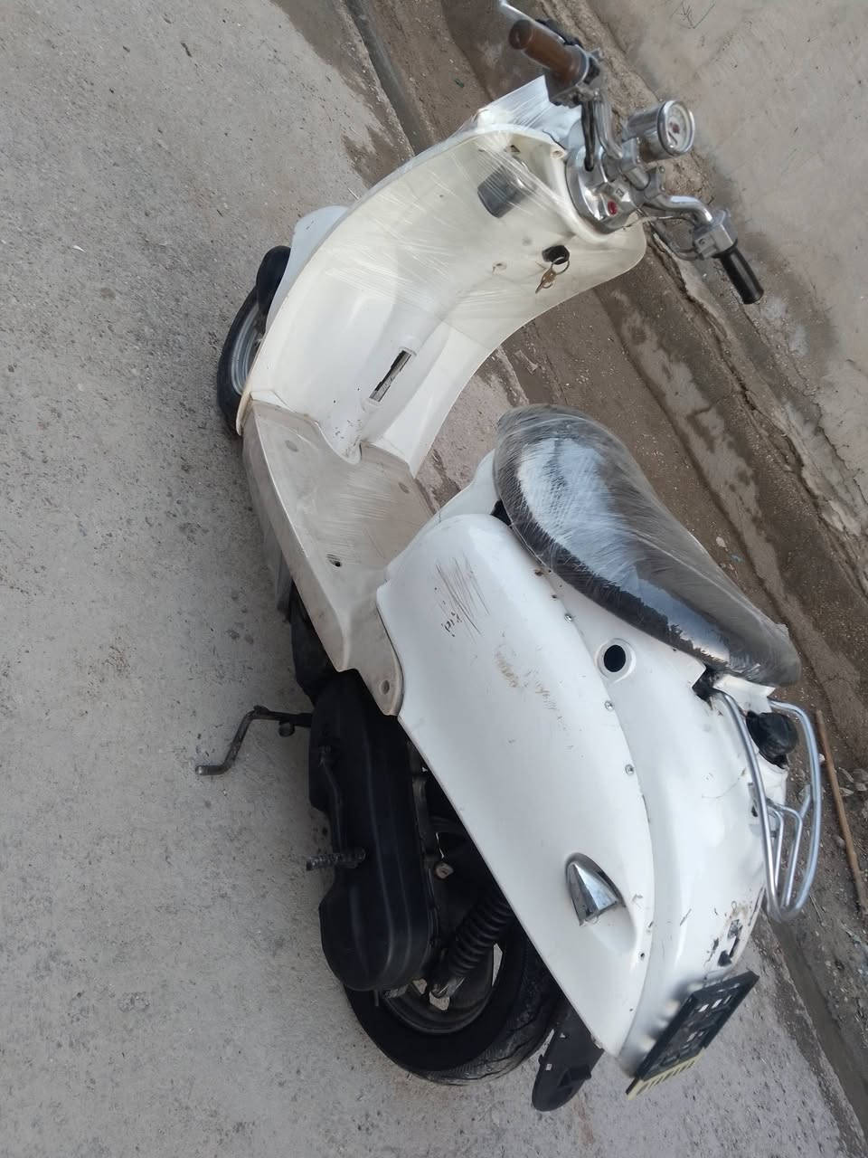 دراجه كلاسك سرعه 60 تشتغل هندر نقص باتري مكينه نضيفه شلعه ومعدل لايت امامي شغال ناصي وعالي قفل جنطه شغال دبلات شغاله سعر 150مكاني بغداد مدينه الصدر شراي يتصل ***********بيه واتساب
