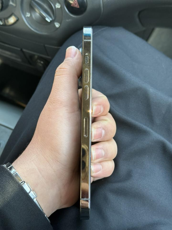 للبيع
ايفون 12 Pro max
ذاكرة 256 GB
بطارية 78 قطاره مال شحن 
سعر 460 وبيه مجال للطيبين 
***********
