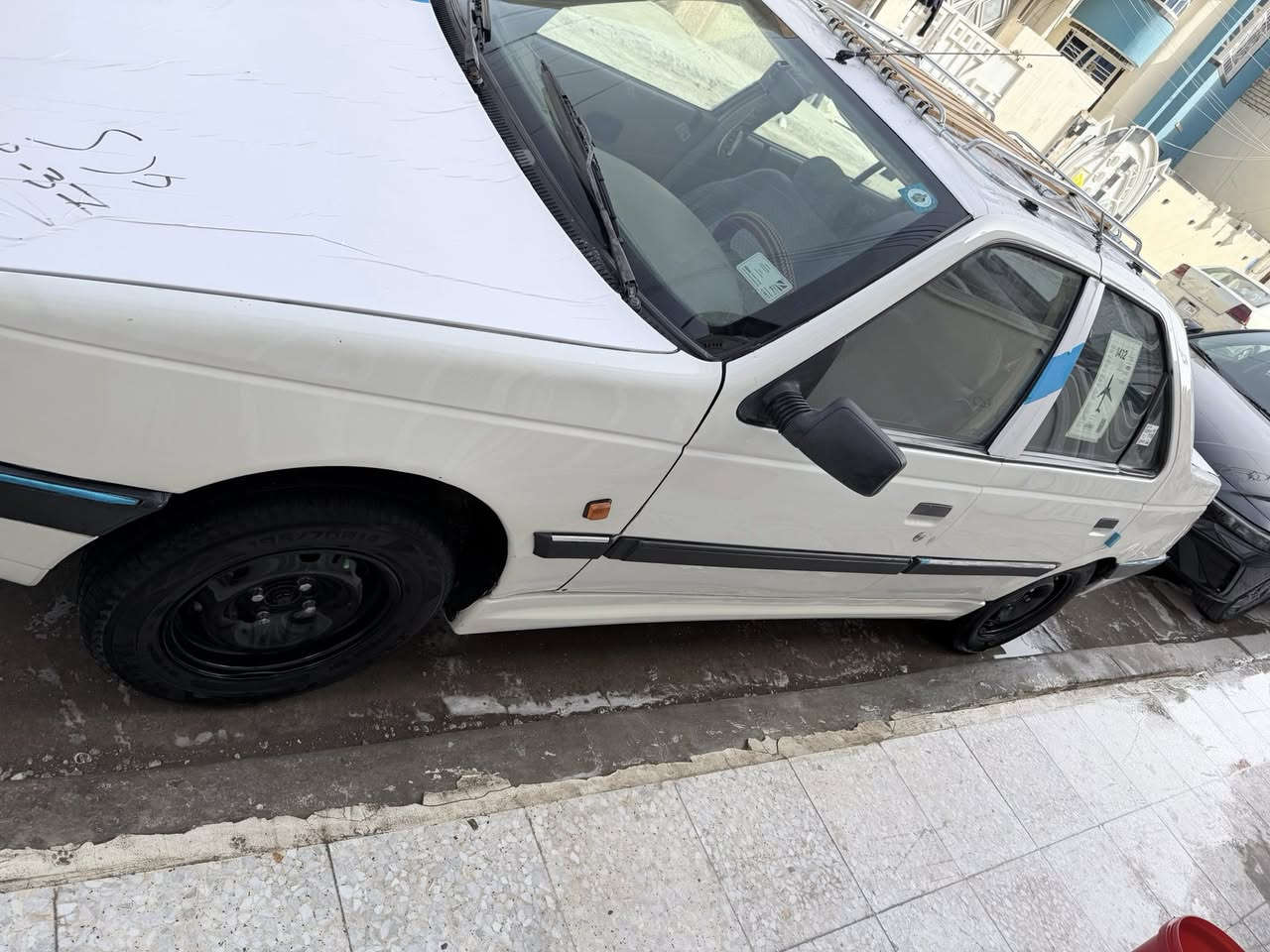 السلام عليكم 
بيجو glx مديل ٢٠٠٩ 
السيارة جديدة 
صدر جديد امامي خلفي 
تايرات جدد
تبريد شغال 
السعر ٤٠ وبيهة مجال بسيط
مكاني بغداد جكوك 
***********
