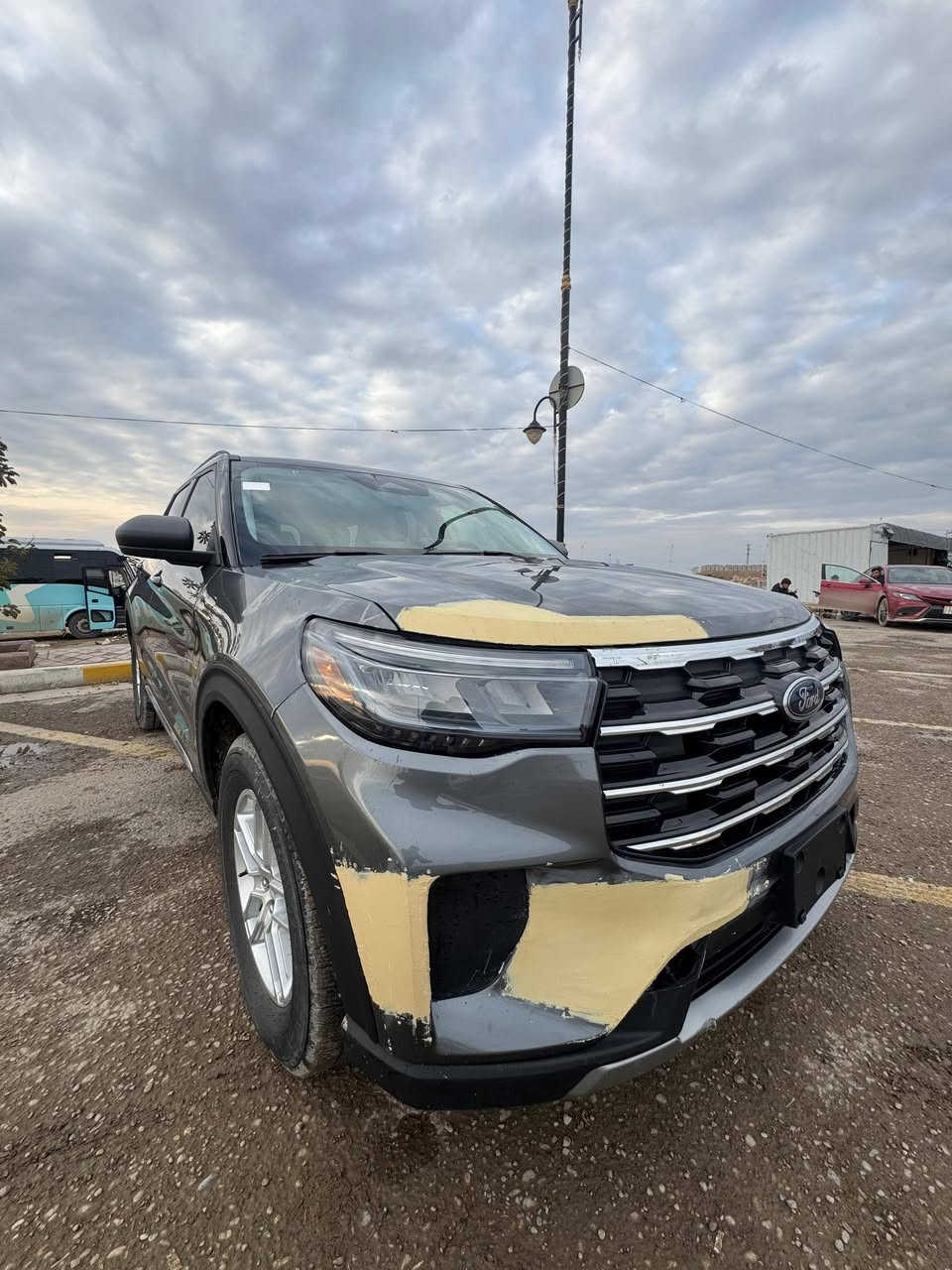 سلام عليكم
 فورد اكسبلورر موديل 2025 active 
والضرر كما موضح في الصور للاستفسار الاتصال على  ***********
