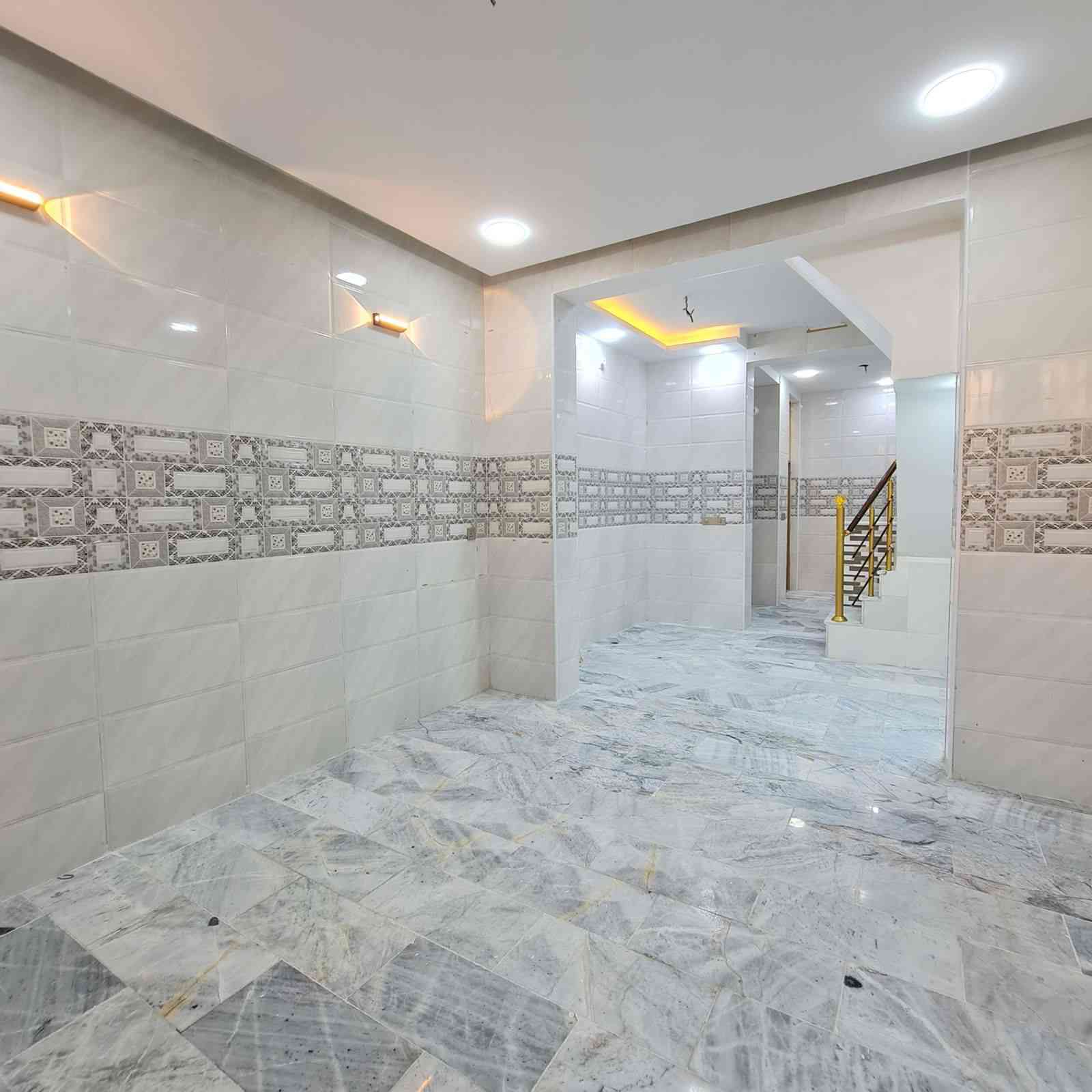 سلام عليكم ورحمة الله وبركاتة 
كربلاء المقدسة 
بيت البيع طابقين مساحه 50متر 
حي الإمام علي 
قريب على مستشفى الكفيل 
يبعد عن الولايه 4كيلو 
الاتصال على الارقام التالية 
***********
***********
