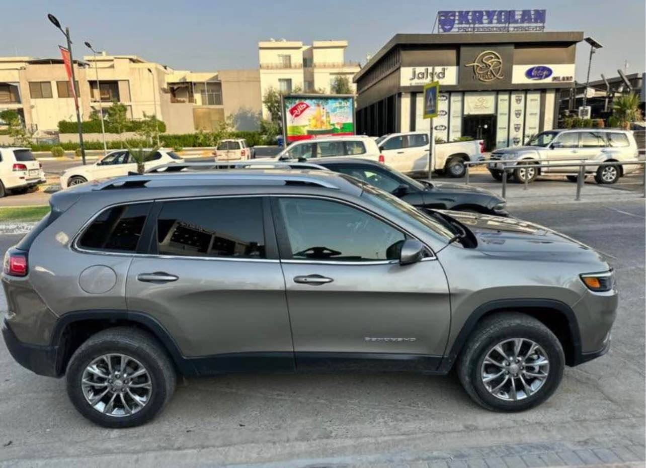 جێب چیرۆکی  2021 « 3.2
٦  پستن 
مواسفات بەسمە شغال کوشن جلد هیتر کارەبایی سکان هیتر شاشە گەورە دەبل ئەکسل دەبلی بەفر و قور سپورت لایت زینون ئاوێنە رادار خەتی جادە ئوتو ستوپ برێک بەسمە تەبرید مەرکەزی 
دوو دەرگا و چاملخ بویاخە   
رەقەمە رقم هەولیرە 
گێر و مەکیەنەی بەشەرت
هیچ کێشەیەکی تێدا نییە 
***********
سعر 160 مەجال أربيل, العراق
