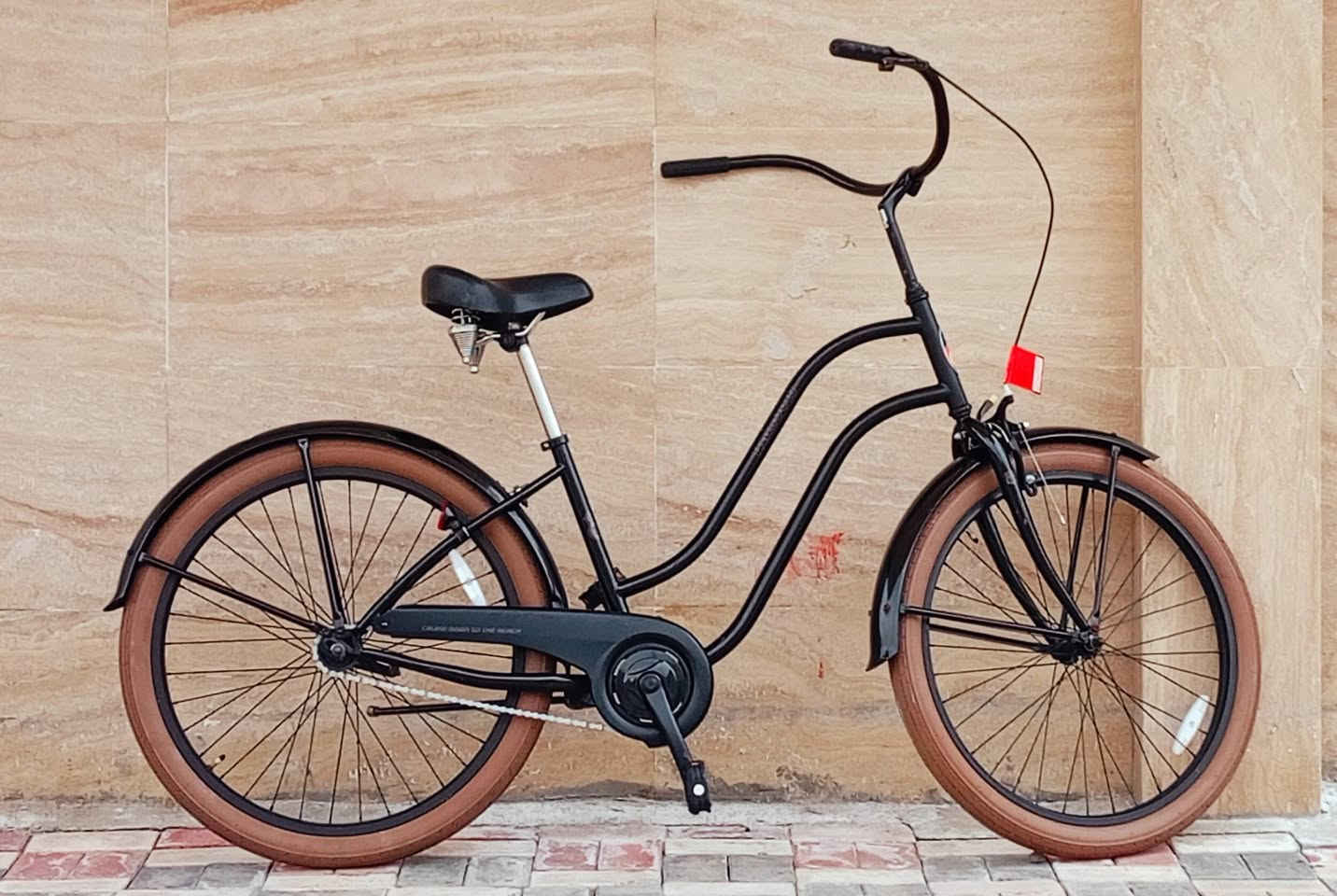 ━━━━━━━━━━━━━━━
👋 السلام عليكم ورحمة الله وبركاته
🚴‍♂️ دراجة هوائية للبيع 🚴‍♂️ 
،#حجم 26  قياسات خاصه  
تصعدك حتى اذا كان طولك فوك ال 200 سم 
✨ نظافة 99 #صغر
✨ حاوية أصلية (غير مستخدم)
✨ أورجنال 100% وليست كوبي
💪 النوع: هارلي  او (أوزان ثقيلة)
🛠️ بريك مخده أمامي تيكترو+ 
#بريك خلفي بايدر  👍كشن طبي عريض اصلي
⚡ الدراجة جداً مريحة وخفيفة بالمشي
📏 تتحمل وزن عالي
📐 مناسبة للطوال (من 180 سم فما فوق)
📸 الحجم غير موضح بالصور (ضخامة الدراجة أكبر من الموصخ في الصوره)
📍 العنوان: كربلاء / طويريج
🚚 توصيل متوفر لجميع محافظات العراق
📞 للاستفسار:
***********
━━━━━━━━━━━━━━━
