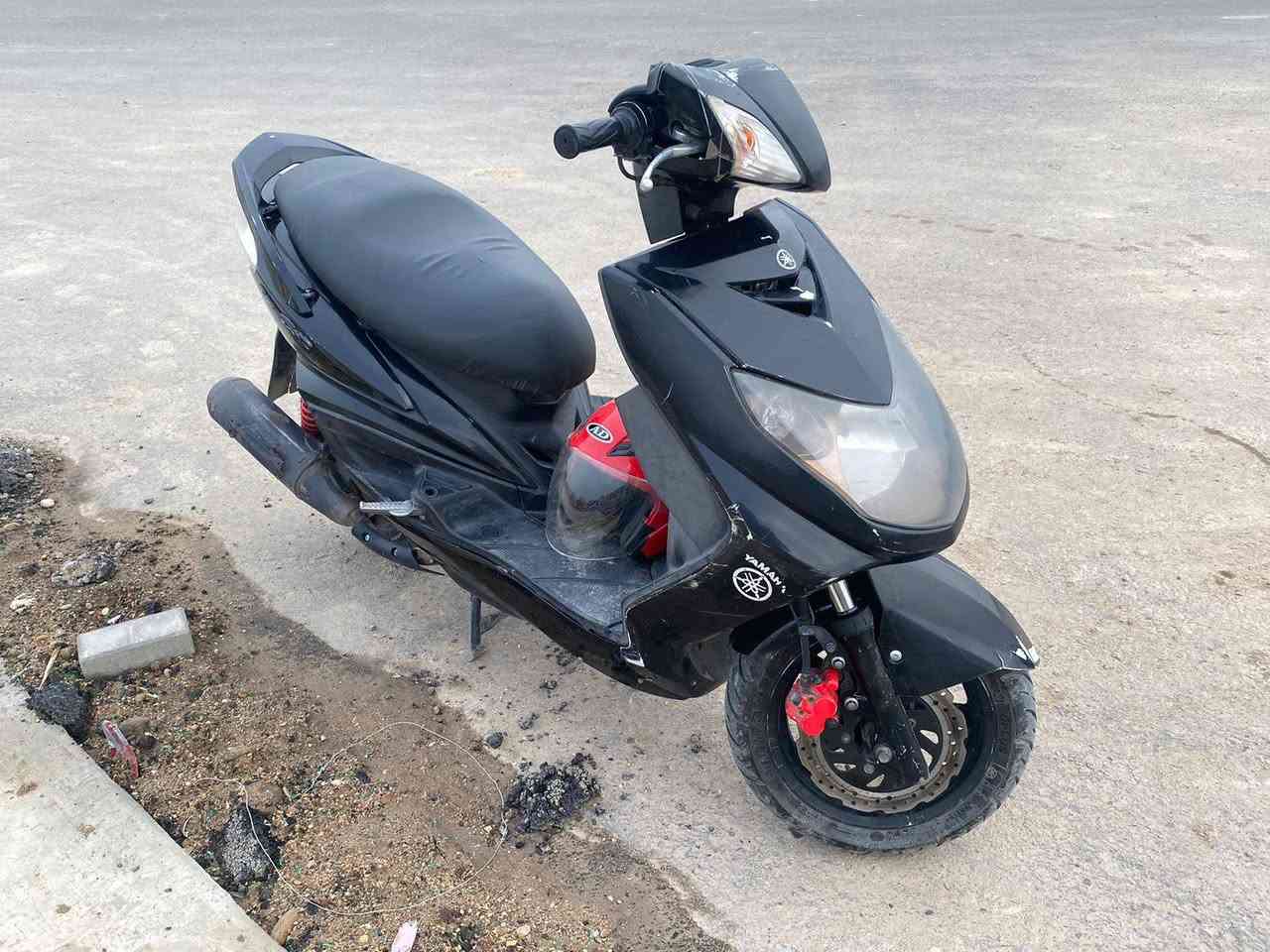 السلام عليكم دراجه سكنس فحل للبيع نوزل دراجه كامله كهربائيات سلف لايتات بس نقصهة اشاير السعر ب٩٠٠ وبيهة مجال ‏‪***********‬‏
