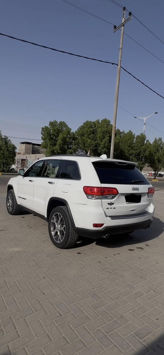للبيع جيب شيروكي وكاله خليجي لمتد بلص فول موصفات موديل ٢٠١٩ رقم بغداد سياره٦سلندر  فول للاخير ٣ شاشات باب خلفي كهرباء زراك لايت بانوراما شنو بالك مواصفات بيه للاخير  سياره كفاله عامه السياره جاهزه من جميع النواحي  بيع فقط بدون مراوس بدون مراوس بيع فقط  مكان السياره بصره الجنينه  وراعيه بصره شرط التحويل سعر ٢٤٨ $للاتصال ***********

