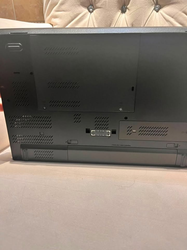 السلام عليكم لابتوب البيع هاي موصفاته Lenovo
Cori7 جيل الرابع

Ram 8Gb

كارت الشاشة NVIDIA Quadro K1100m منفصل

كارت شاشة الداخلي Intel HD Graphics 4600

شاشة Full HD

SSD 128GB
رقم المبايل *********** 
السعر 350 بيه مجال
