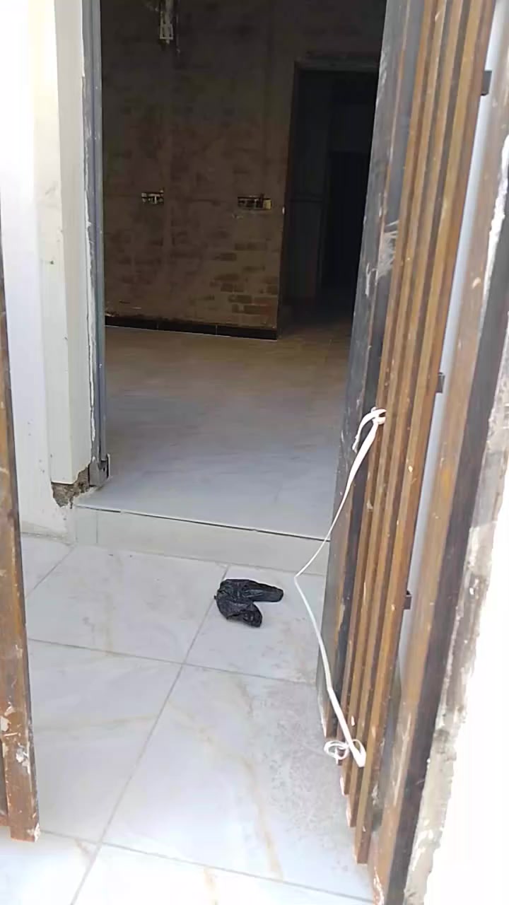 يعلن مكتب الباش الشمري للعقار والمحاماة عن توفر  
دار للبيع نساحة 68 واجهة 4 بناء حديث قيد الانشاء تستلم مفتاح فرع عريض  يحتوي على مدخلية استقبال ومطبخ وخدمات ومنور وغرفة نوم طابق ثاني غرفتين نوم  وخدمات طابق ثالث بيتونه وسطح العنوان بغداد الجديدة خلف شارع المسبح للاستفسار مراسلة واتساب اوتصال ***********
