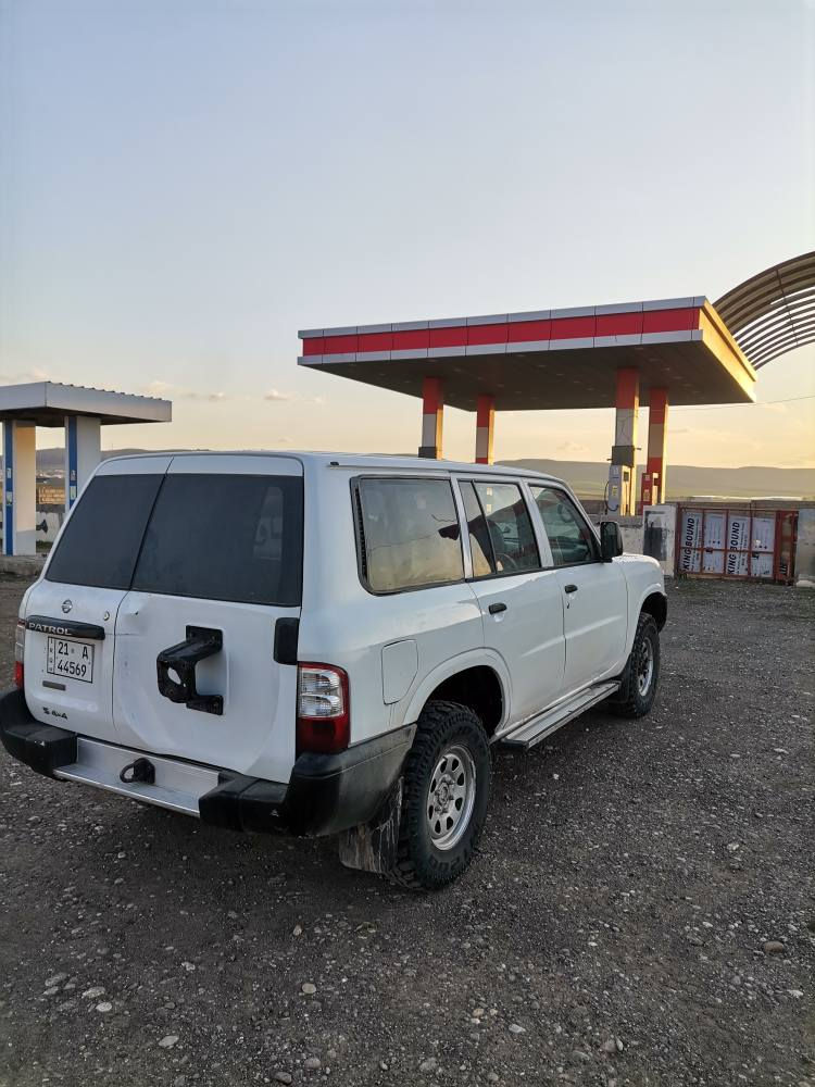 نیسان پاتڕۆڵ بۆ فرۆشتن مۆدێل 2002
رە قە م سلێمانی سە نە وی تازە یە تاکو 2029
چوار تایە لۆکی لە بنە مە کینە نە کراوە تەوە
غازوبەنزینەشانسی لە وی دەرگای تەقینی نیە
دو پارچەو دوسێ پە ڵە بۆ یاغی هەیە 
مە سروفی نیە یە ک دینار لۆکە ماڵە کە 
80گە ڵا 
***********
*********** السليمانية, العراق
