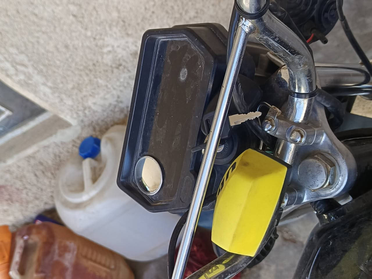 السلام عليكم دراجه تجميع بدون اوراق ، محرك 200cc لا مجفت ولا شي  ، كهربائيات كله شغاله تجي تفحص يراد الع ترتيب السعر 330بيه مجال تواصل خاص او واتساب *********** اتصل ورجاء إذا ما تشتري لا تشبع كلبي حبيبي أقره المنشور
