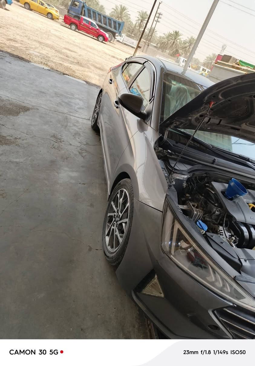 السلام عليكم ورحمه الله وبركاته مرخصت مدير الكروب المحترم النترا للبيع 2019كفاله عامه من تبديل والصبغ حادثه فقط دعاميه لبيل واحد بدون يرباك رقم اربيل الدولي بسمنه السياره تريد تحويل اوكاله كير محرك ممفتوحات ماشيه ١٠٠الف اي نقص مابيها تدفه تبريد تخم تاير كلشي  جاهر مكاني بغداد خابر وتدلل رايدها 137وكلشي اكو بل سوك للعلم كير ايتي المرغوب للستفسار***********بي واتساب
