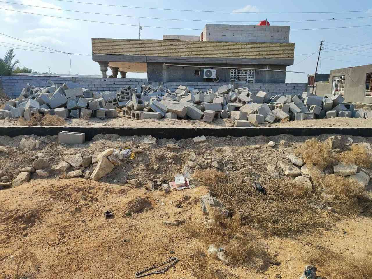 سلام عليكم قطعت ارض للبيع مساحه 316 بيها بتلو وبيها الف 500 بلوكه مكان جبله الحيدري غرب رساله الجديده رقم صاحب الارض *********** مكلف بل نشر
